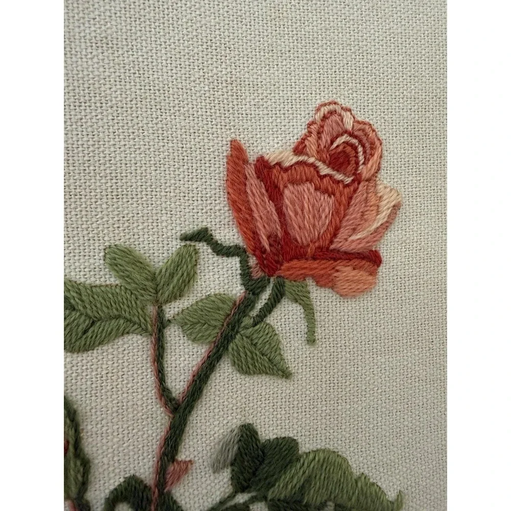 Vintage Framed‎ Rose Crewel Wall Art Retro Floral Hand-Stitched Art 15x19